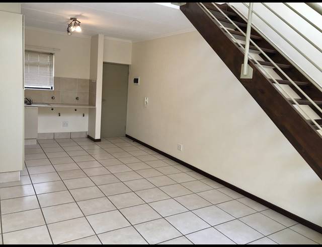 1 BEDROOM APARTMENT FOR SALE IN BRYANSTON